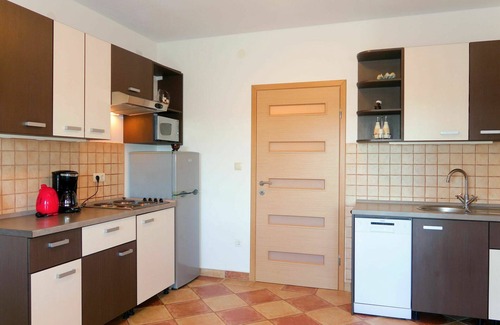 Milohnici Appartement | Bel appartement pour 6 personnes avec WIFI, climatisation, TV, patio et animaux admis