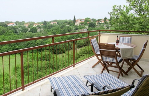 Milohnici Appartement | Bel appartement pour 6 personnes avec WIFI, climatisation, TV, patio et animaux admis