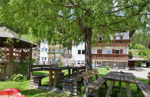 Fontanazzo Appartement | Bel appartement pour 4 personnes avec WIFI, TV, balcon et parking