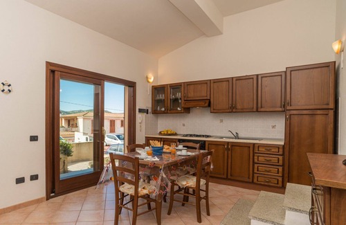 Porto Pollo Appartement | Agréable appartement pour 4 personnes avec WIFI, TV, terrasse et animaux admis