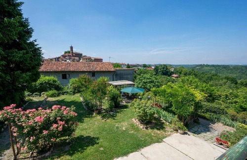 Camerano Casasco Appartement | Bel appartement pour 5 personnes avec WIFI, TV, balcon, animaux admis et parking