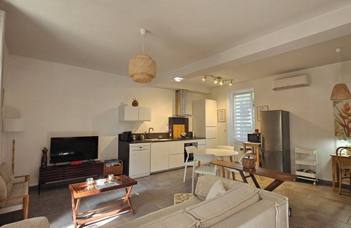 Eygalieres Appartement | Vrbo Property