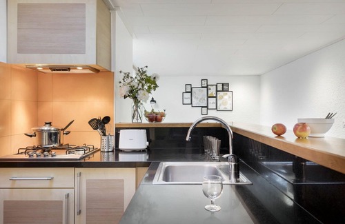 Les Barils Maison | Bel appartement dans une maison de vacances avec piscine, bain à remous, WIFI, TV et parking