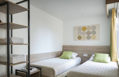 Les Barils Maison | Bel appartement dans une maison de vacances avec piscine, bain à remous, WIFI, TV et parking
