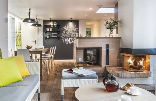 Les Barils Maison | Bel appartement dans une maison de vacances avec piscine, bain à remous, WIFI, TV et parking