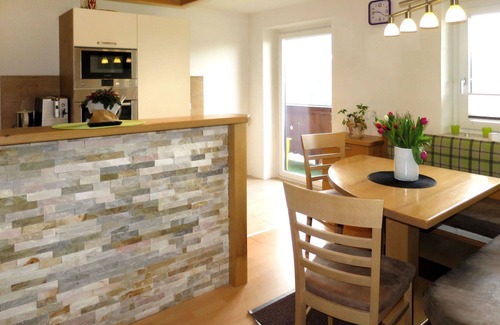 Radstadt Villa | Confortable appartement dans une maison de vacances avec WIFI, TV, patio, animaux admis et parking