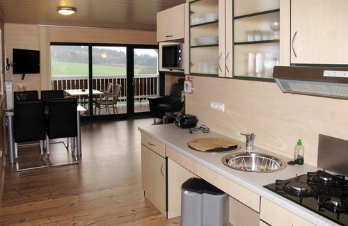 Bad Emstal Maison | Bel appartement dans une maison de vacances avec WIFI, piscine, TV, terrasse, animaux admis, parking