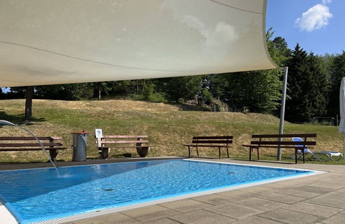 Bad Emstal Maison | Bel appartement dans une maison de vacances avec WIFI, piscine, TV, terrasse, animaux admis, parking