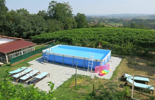 San Damiano dʼAsti Villa | Joli appartement dans une maison de vacances avec WIFI, piscine, TV, patio, animaux admis et parking
