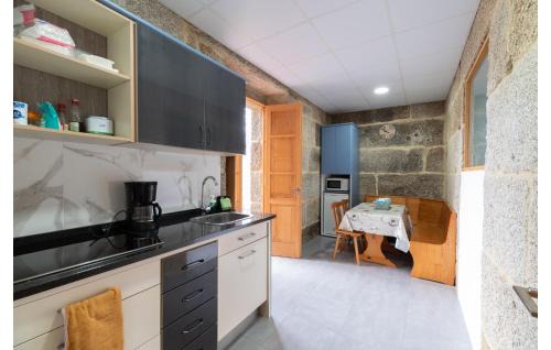 Arnoia Appartement | Beautiful Apartment In A Arnoia