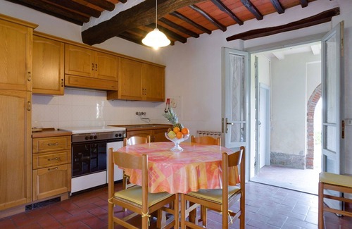 Bucine Villa | Confortable appartement dans une maison de vacances avec piscine, WIFI, TV et animaux admis