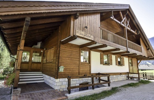 Penia Maison | Bel appartement dans une maison de vacances avec WIFI, TV, balcon, animaux admis et parking