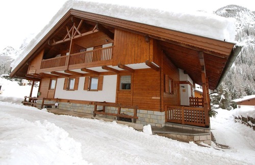 Penia Maison | Bel appartement dans une maison de vacances avec WIFI, TV, balcon, animaux admis et parking