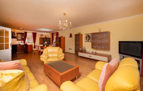 Marceljani Appartement | Beautiful Apartment In Labin With Wifi