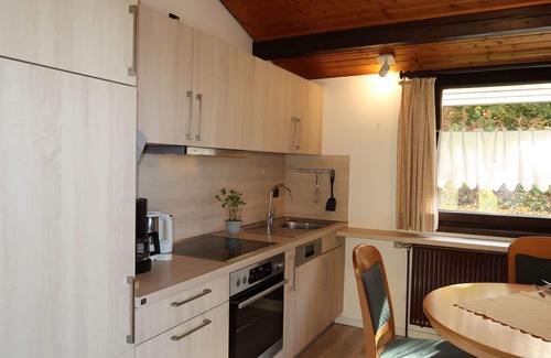 Machtlos Maison | Agréable appartement dans une maison de vacances avec piscine, TV, terrasse et animaux admis