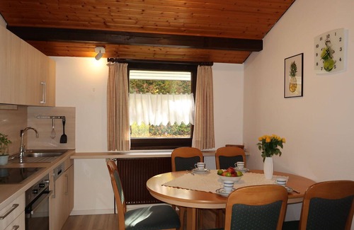 Machtlos Maison | Agréable appartement dans une maison de vacances avec piscine, TV, terrasse et animaux admis
