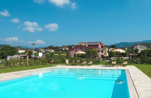 San Michele di Moriano Villa | Appartement dans une maison de vacances avec piscine, climatisation, WIFI, TV, terrasse, parking