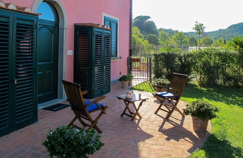 San Michele di Moriano Villa | Appartement dans une maison de vacances avec piscine, climatisation, WIFI, TV, terrasse, parking