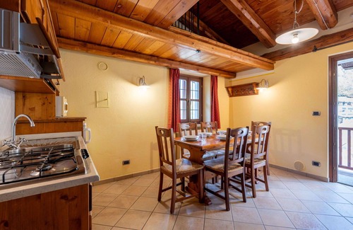 Sampeyre Appartement | Joli appartement pour 4 personnes avec piscine, WIFI, TV et terrasse