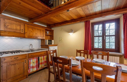 Sampeyre Appartement | Joli appartement pour 4 personnes avec piscine, WIFI, TV et terrasse