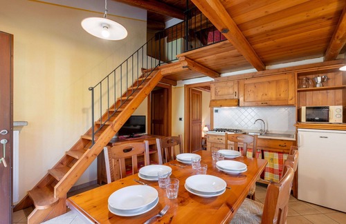 Sampeyre Appartement | Joli appartement pour 4 personnes avec piscine, WIFI, TV et terrasse