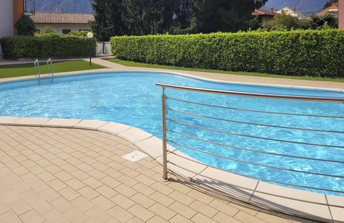 Brolo Appartement | Agréable appartement pour 5 personnes avec WIFI, piscine, TV, terrasse et animaux admis