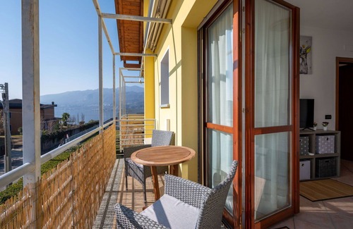 Brolo Appartement | Agréable appartement pour 5 personnes avec WIFI, piscine, TV, terrasse et animaux admis
