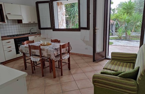 Porto Pino Appartement | BEAUTIFUL APARTMENT IN VILLA WITH SEA VIEW