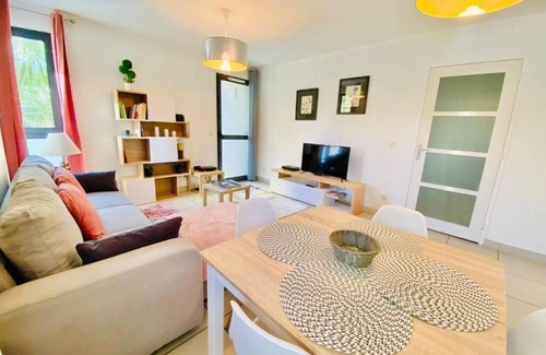 La Gare Appartement | BEAUTIFUL APARTMENT NEAR CV, FULLY EQUIPPED FOR 4 PEOPLE, PARKING, ELEVATOR, BALCONY