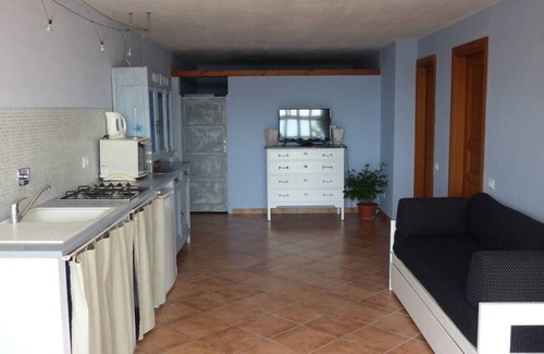 Imperia Appartement | Bel appartement avec grande terrasse et vue mer panoramique et piscine.