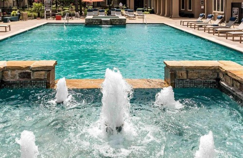 Valley Ranch Appartement | Beautiful apartment with fire place and parking bring your fur baby