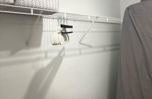 Valley Ranch Appartement | Beautiful apartment with fire place and parking bring your fur baby