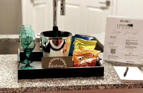 Valley Ranch Appartement | Beautiful apartment with fire place and parking bring your fur baby