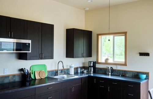 Fields Appartement | Beautiful apartment with warm springs overlooking Alvord Desert and Steens Mt.