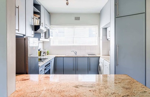 Mouille Point Appartement | Beautiful Apartment w Scenic Views Fairway Haven