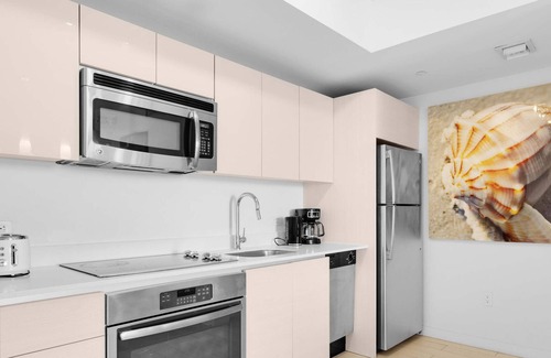 Hallandale Beach Appartement | Beautiful Apt w/Private Balcony + Gym + Pool
