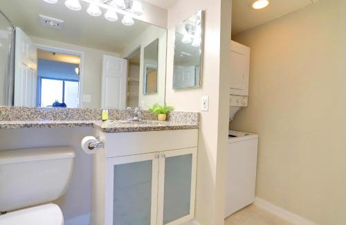 Crystal City Appartement | Beautiful & Apt W Pool Access All-Year
