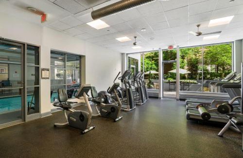 Crystal City Appartement | Beautiful & Apt W Pool Access All-Year