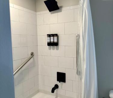 Shirlington Appartement | Beautiful Arlington Apartment with Pool & Parking!