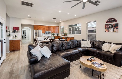 Phoenix Maison | Beautiful backyard oasis w/free heated diving pool