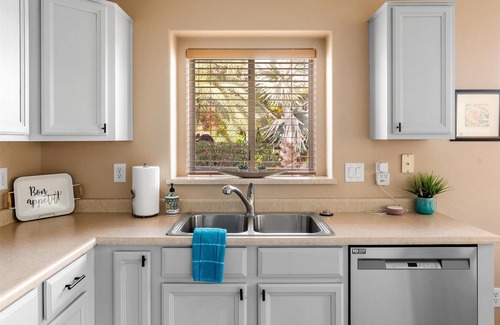 Canyon Trails Maison | Beautiful Backyard w/ Heated Pool | Golf Nearby