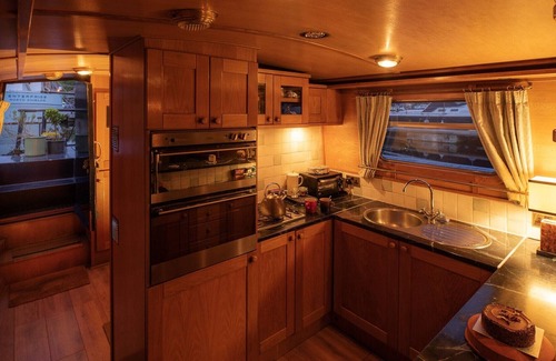 Dursley Location De Bateaux | Beautiful Barge with No Regrets
