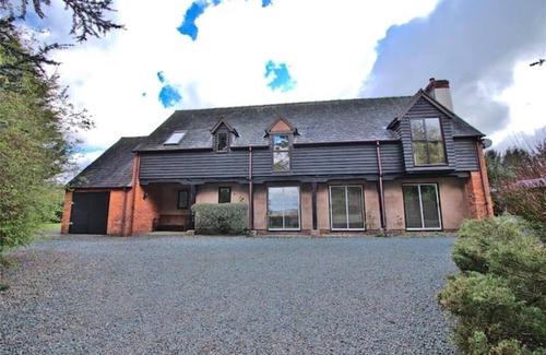 Snead Maison | Beautiful Barn Conversion in Idyllic Shropshire