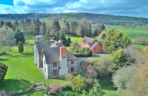 Snead Maison | Beautiful Barn Conversion in Idyllic Shropshire