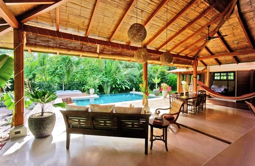 Playa Hermosa Cobano Maison | Belle villa Batik à quelques pas de la plage, service complet.