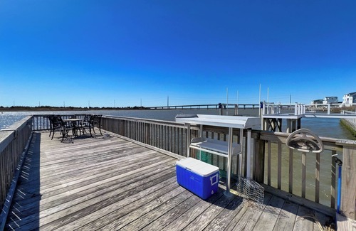Cape May Court House Maison | Beautiful Bayfront Home with Two Boat Slips near the Best of Avalon!