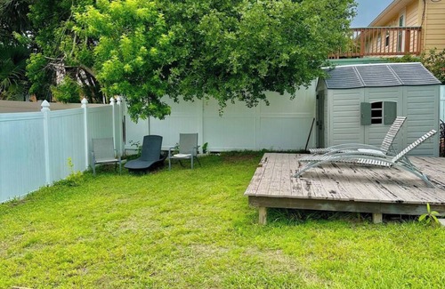 Horton Shores Maison | Beautiful beach house at walking distance from the Beach and Surf.