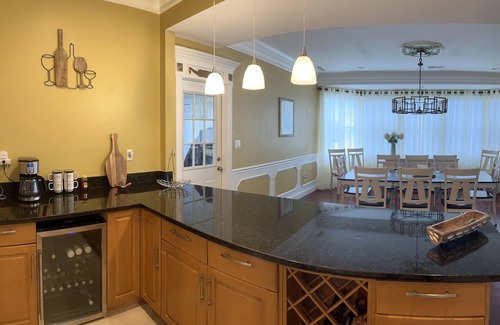 Ventnor City Maison | Beautiful Beach Block House in Ventnor with 3 wrap around decks and ocean views