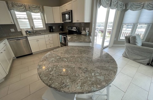North End Maison | Beautiful Beach Front - 3 BR 3 Bath