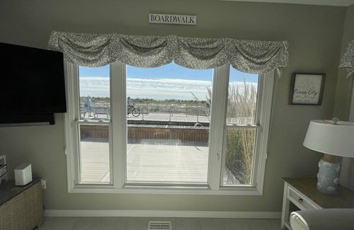 North End Maison | Beautiful Beach Front - 3 BR 3 Bath